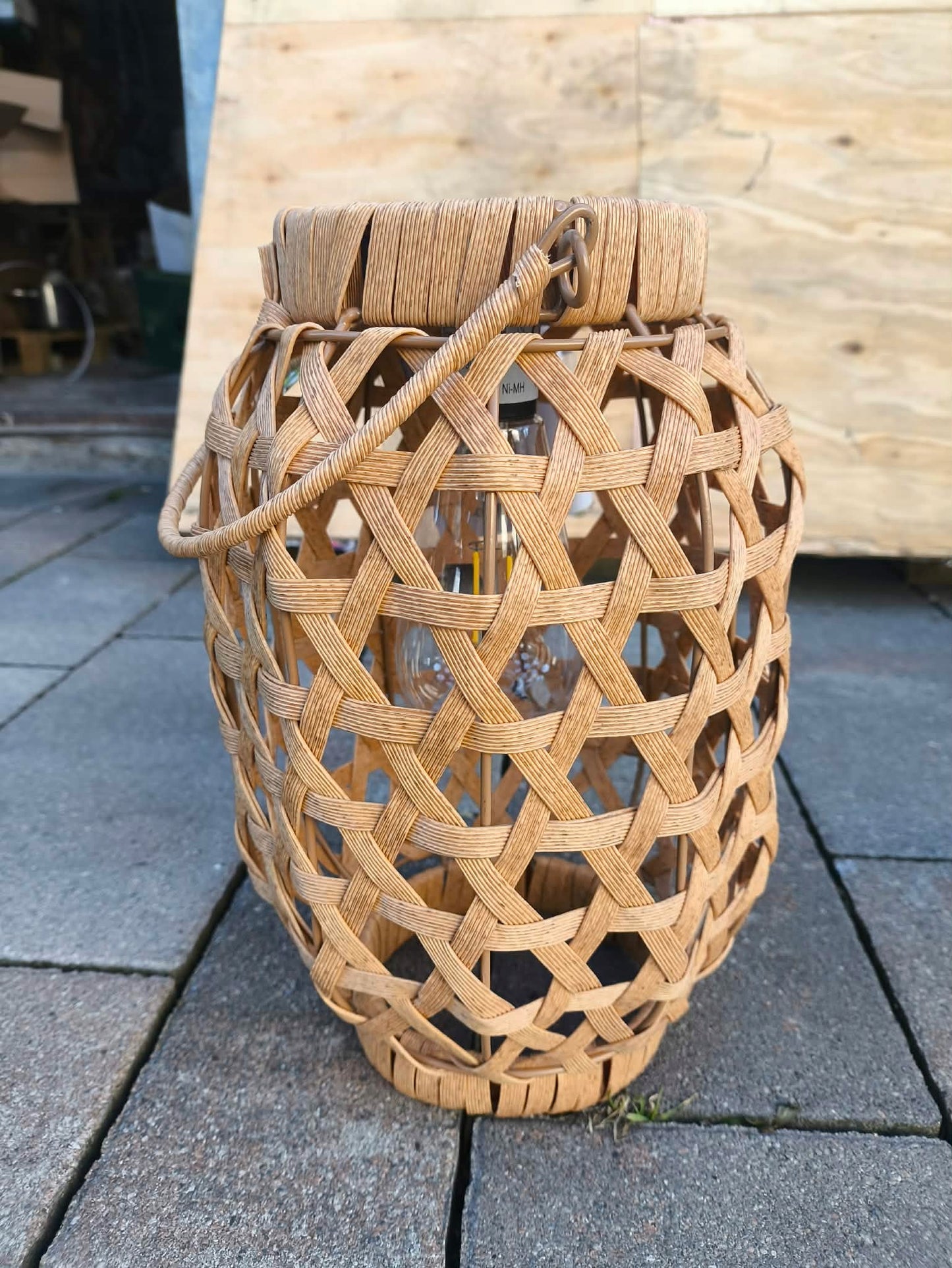 Lampion solarny rattanowy LED wiszący ogrodowy balkonowy 28 cm pleciony