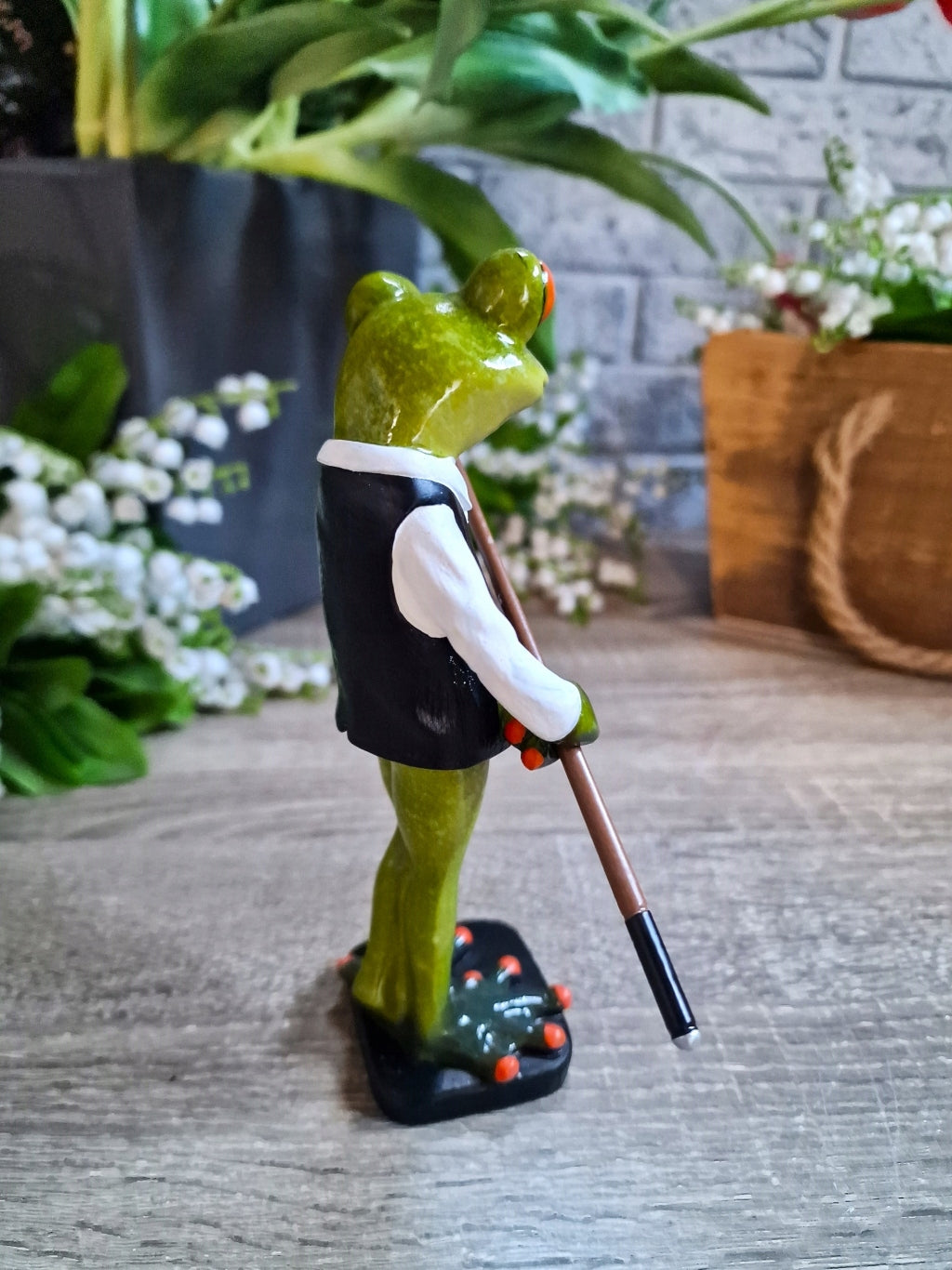 Figurka żaba pan żabka gra w bilard elegancik