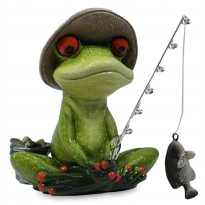 FIGURKA ŻABA RYBAK W KAPELUSZU 13,5x12x14cm wędkarz żabka