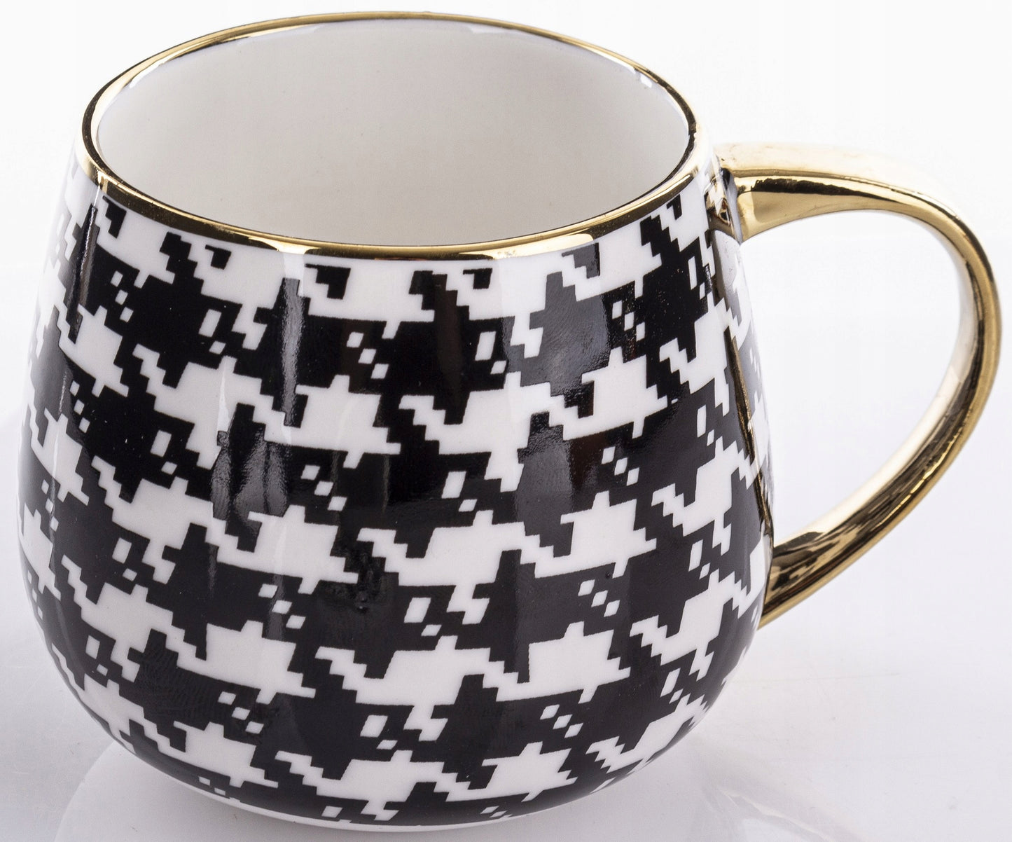 Kubek porcelanowy z zaparzaczem w pudełku w kratkę na prezent
