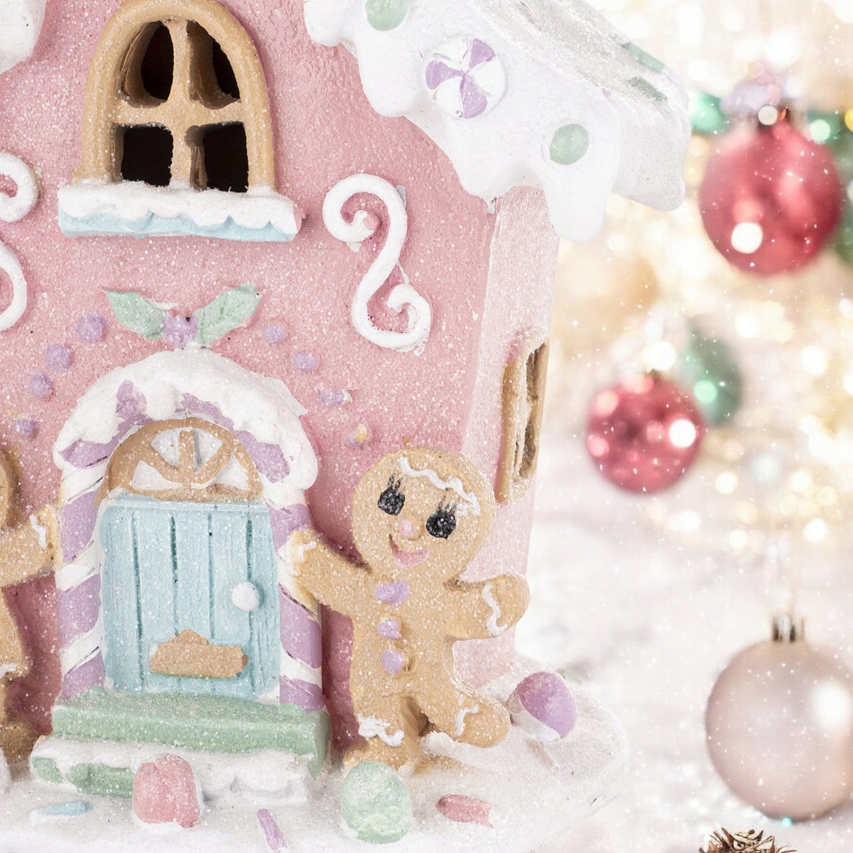 Figurka świąteczna Pastelowy domek LED różowy latarenka 19 cm