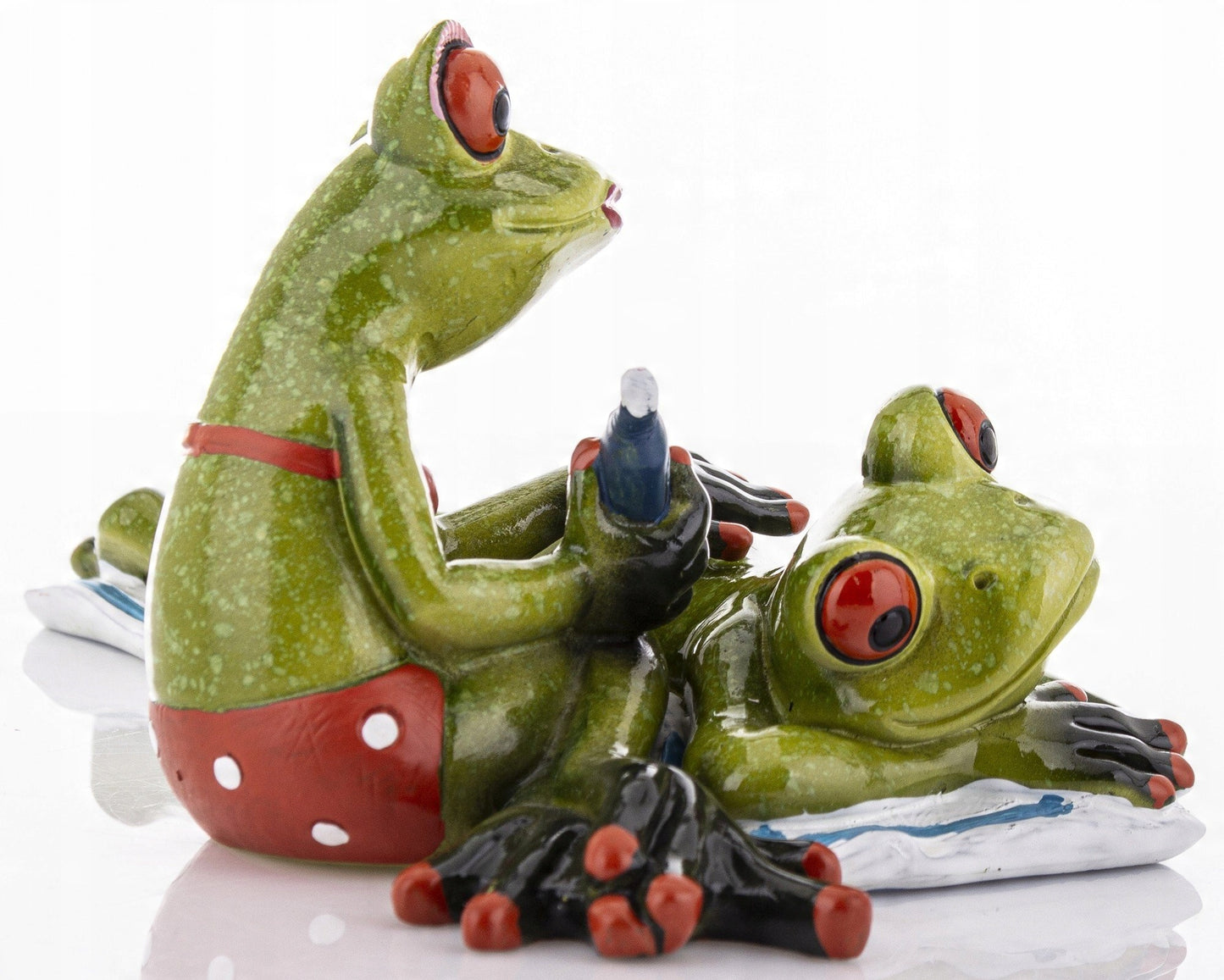 FIGURKA ŻABY PLAŻOWICZE 8,5x21x10cm żabki na wakacjach opalanie