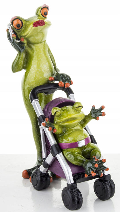 FIGURKA ŻABA ŻABKA MAMA Z WÓZKIEM Z DZIECKIEM 17CM
