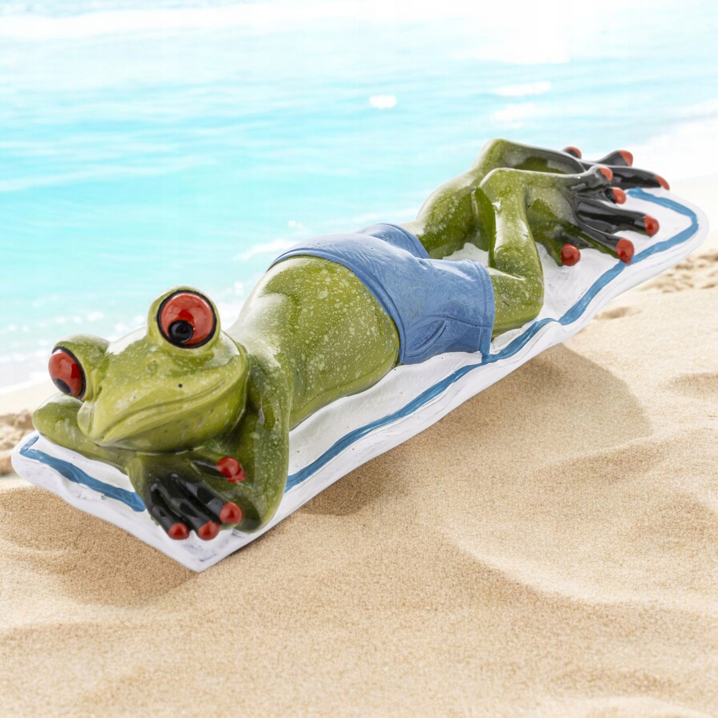 FIGURKA ŻABA PLAŻOWICZ 5x18x6cm żabka na wakacjach plaży opala się
