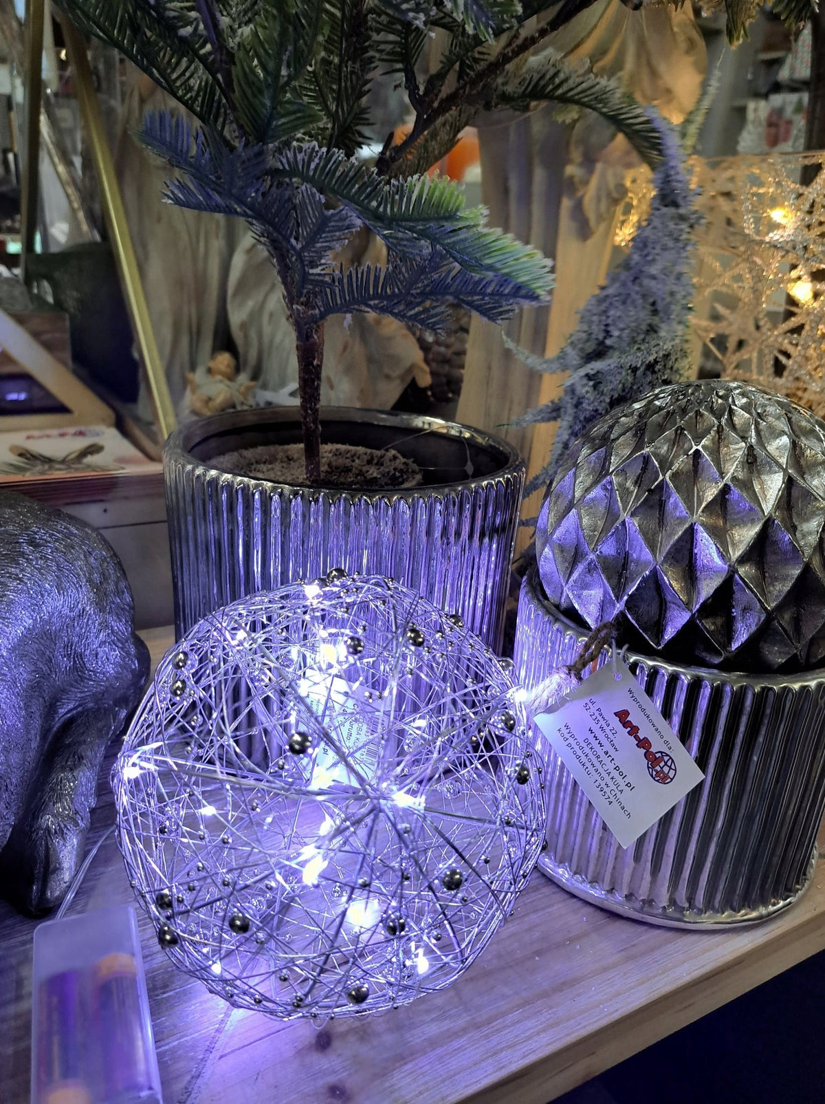 Ozdobna kula led figura świąteczna ozdoba srebrna 15 cm stroik latarenka