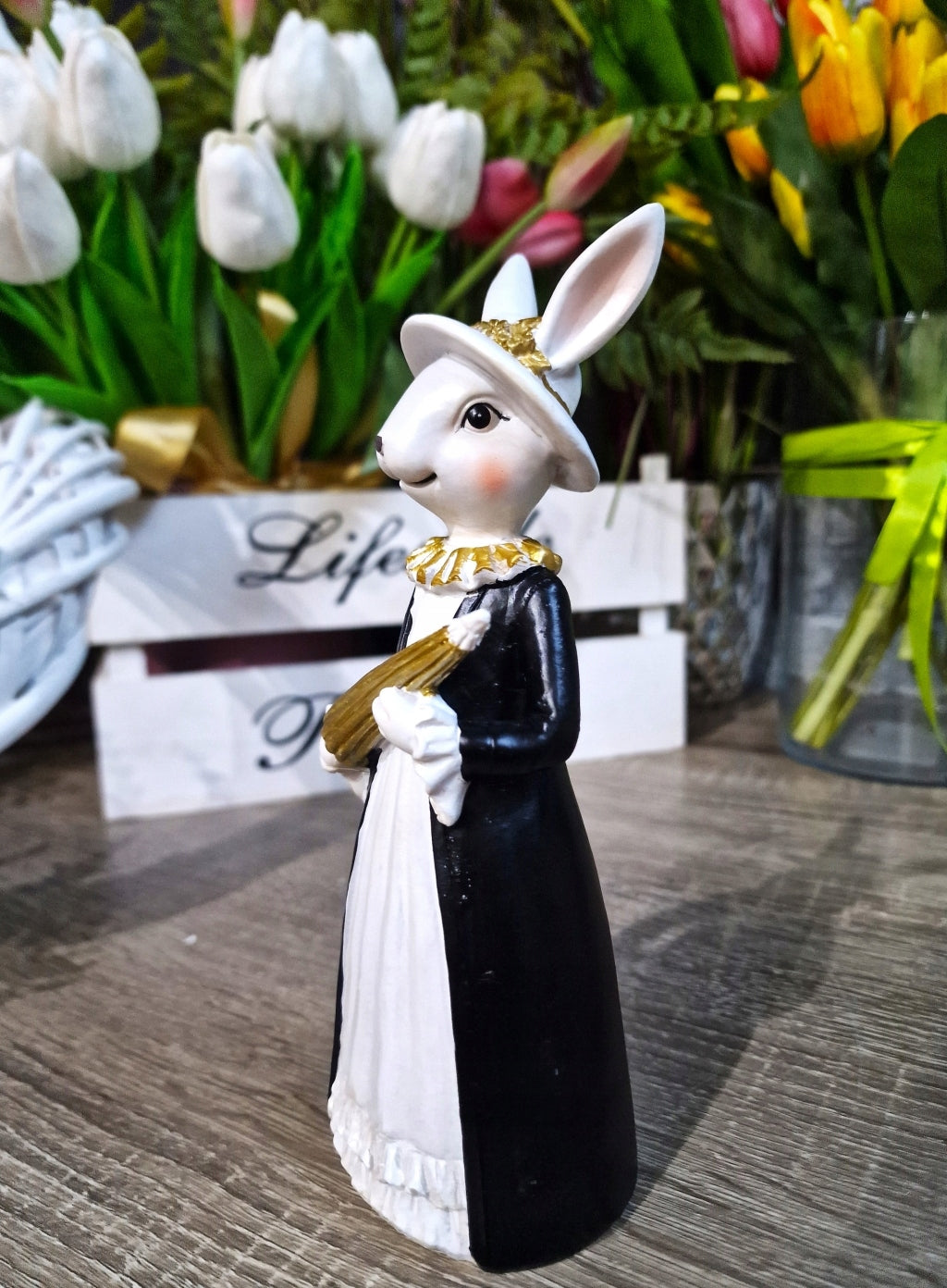 FIGURKA WIELKANOCNA PANI ZAJĄC KRÓLIK model XL czarny zajączek