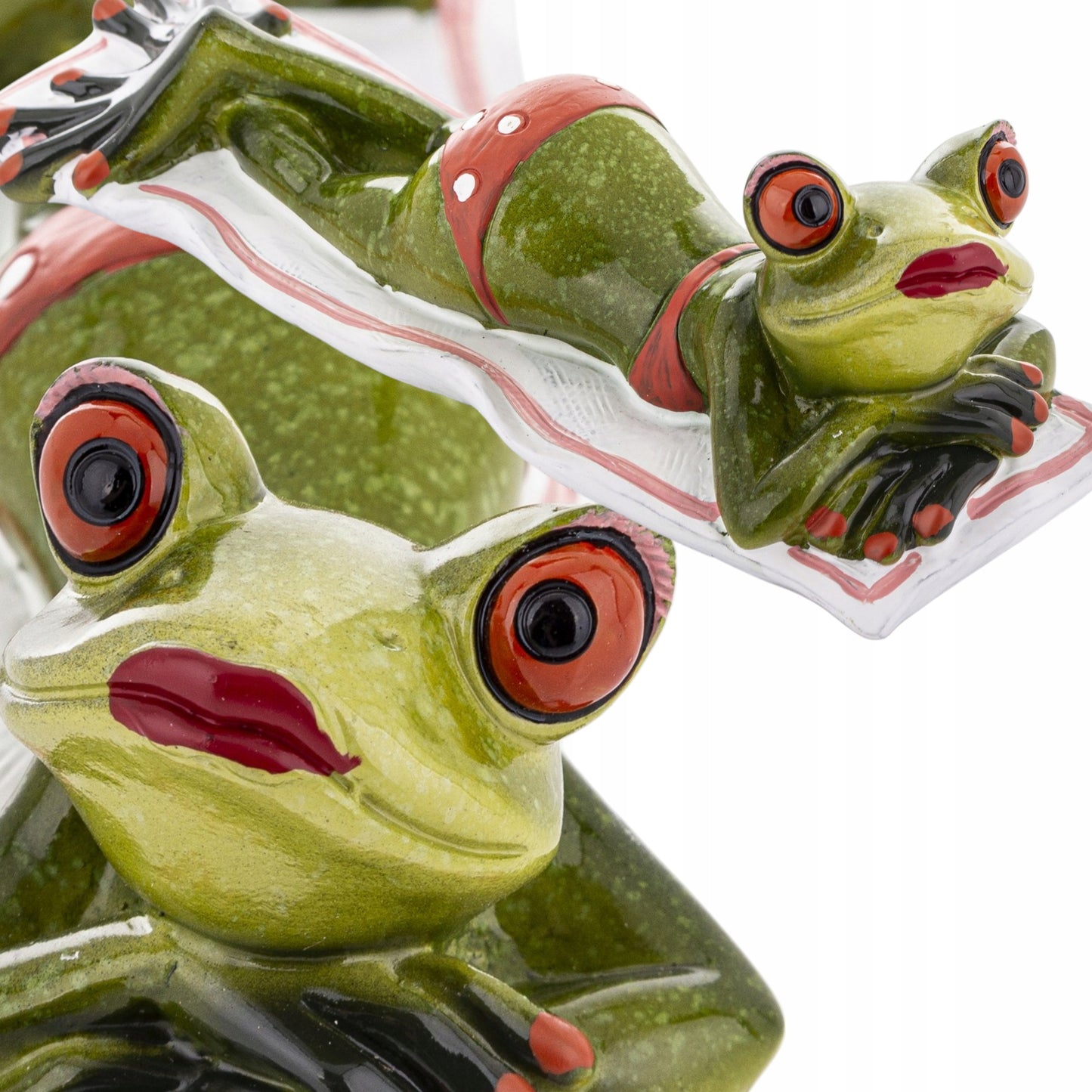 FIGURKA ŻABA PLAŻOWICZKA 5x17x6cm żabka na plaży opalanie