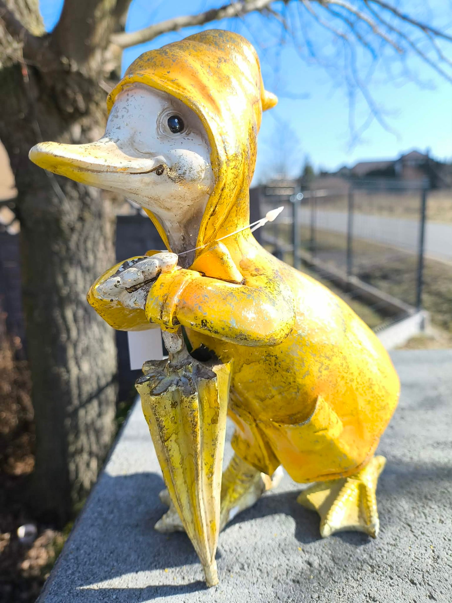 Dekoracyjna figurka kaczka z parasolką ozdoba ogrodowa, taras, dom, balkon