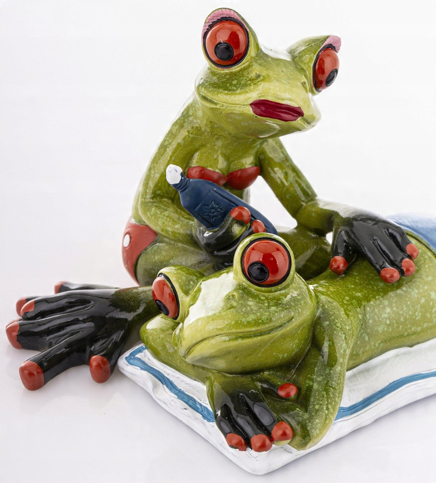 FIGURKA ŻABY PLAŻOWICZE 8,5x21x10cm żabki na wakacjach opalanie