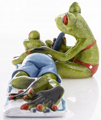 FIGURKA ŻABY PLAŻOWICZE 8,5x21x10cm żabki na wakacjach opalanie