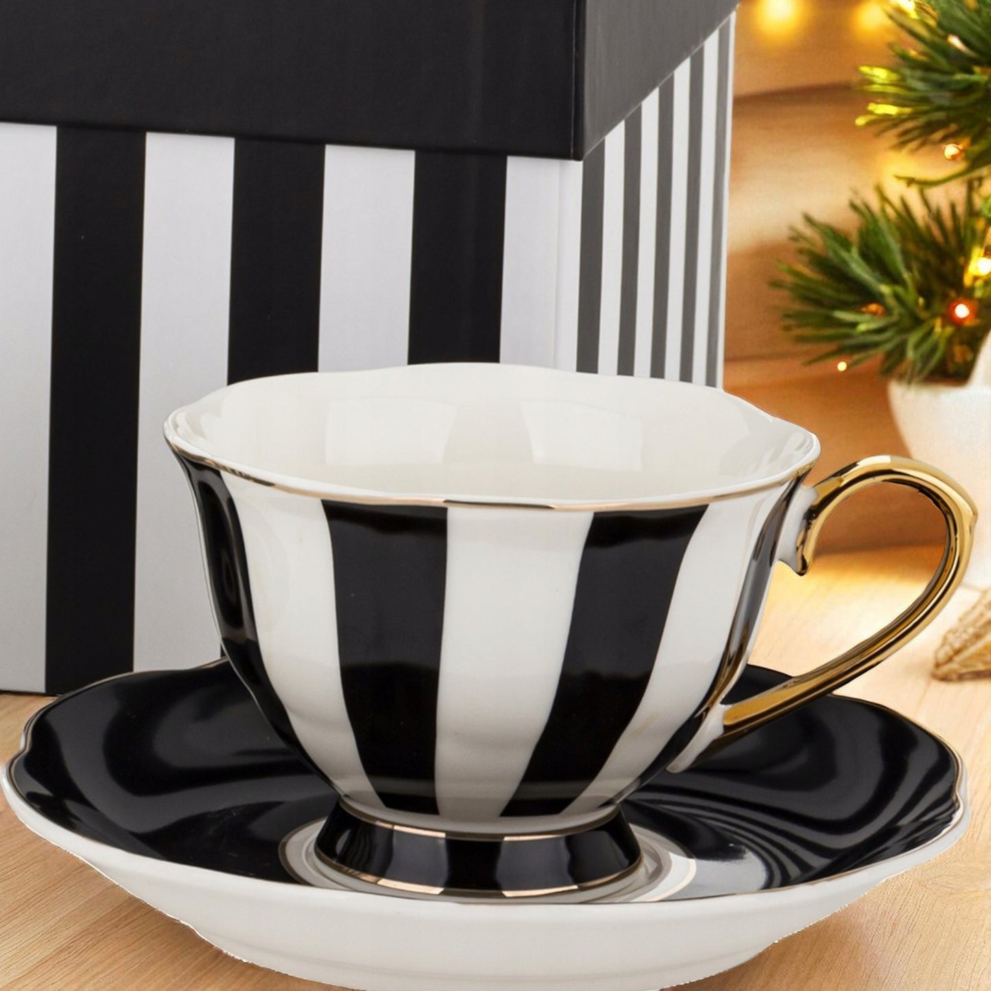 Komplet 2szt filiżanek porcelanowych 220 ml biało-czarne złote zestaw