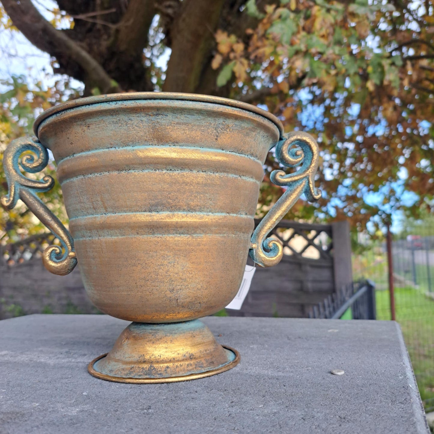 Metalowa osłonka wazon 18 cm złota postarzana antyk