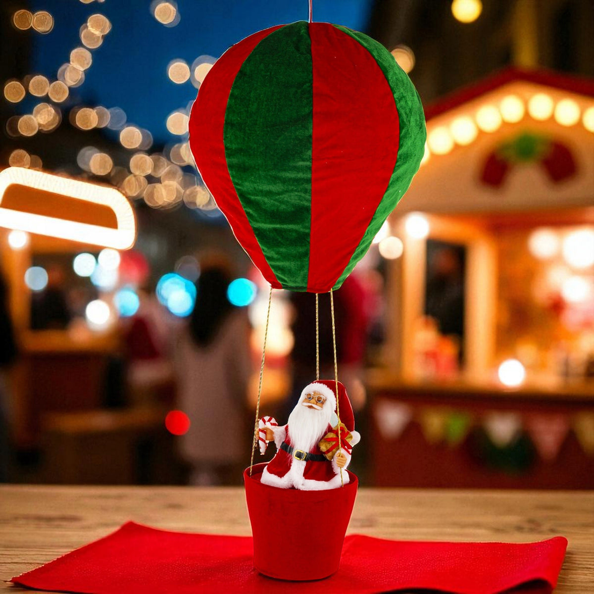 Świąteczna figurka Świąteczna Mikołaj w balonie 92 cm