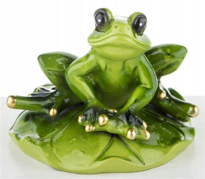 Figurka żabka na liściu lilii wodnej żaba nad stawem 6x8 cm