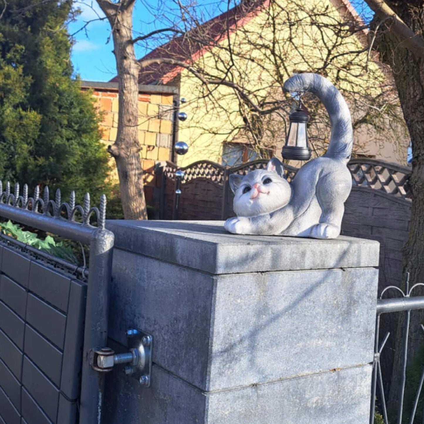 Figurka ogrodowa kot kotek z lampą solarną Dekoracja Ozdoba Prezent