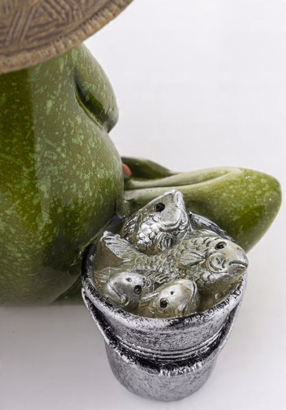 FIGURKA ŻABA RYBAK W KAPELUSZU 13,5x12x14cm wędkarz żabka