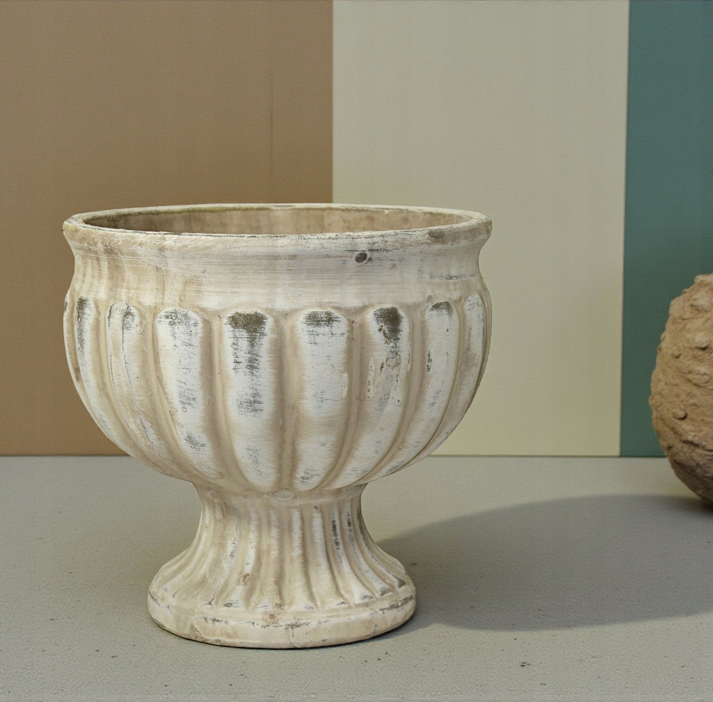 Osłonka 17 x 18 cm ceramika beżowa antyczna cement