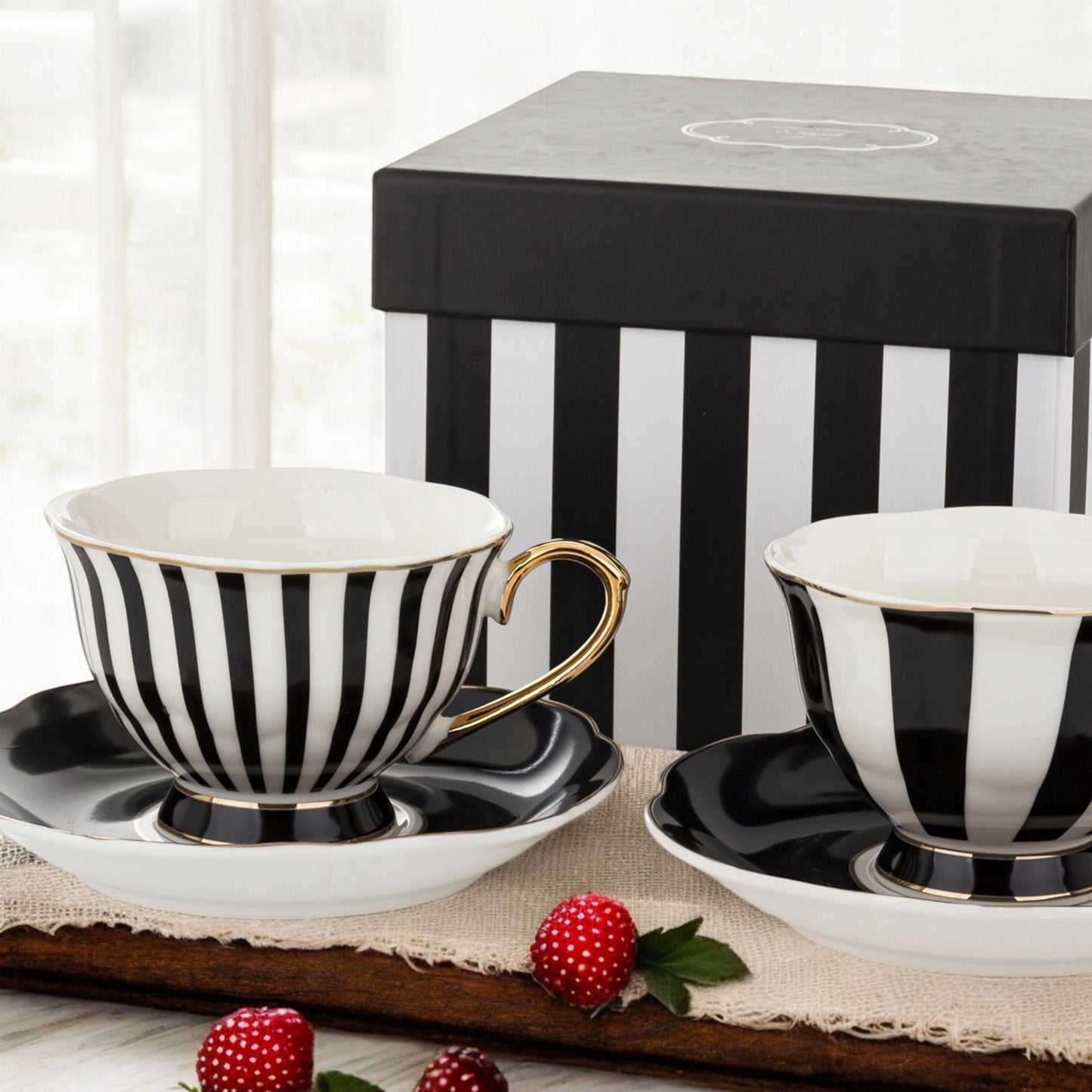 Komplet filiżanek porcelanowych 2szt. biało-czarne złote