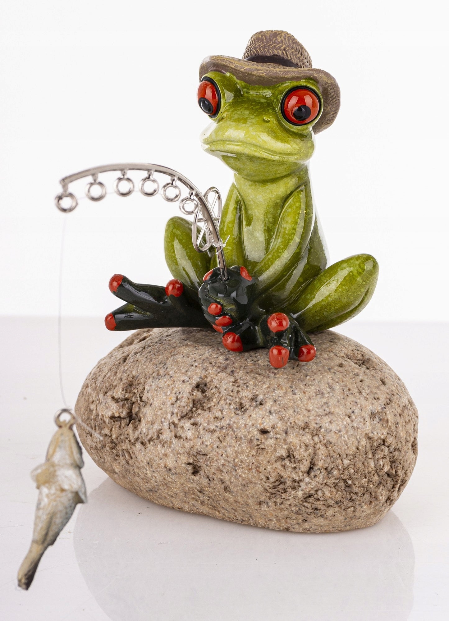 FIGURKA ŻABA WĘDKARZ 14x11x17 żabk na rybach z wędką