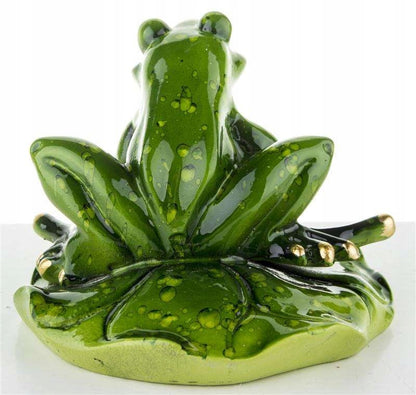Figurka żabka na liściu lilii wodnej żaba nad stawem 6x8 cm
