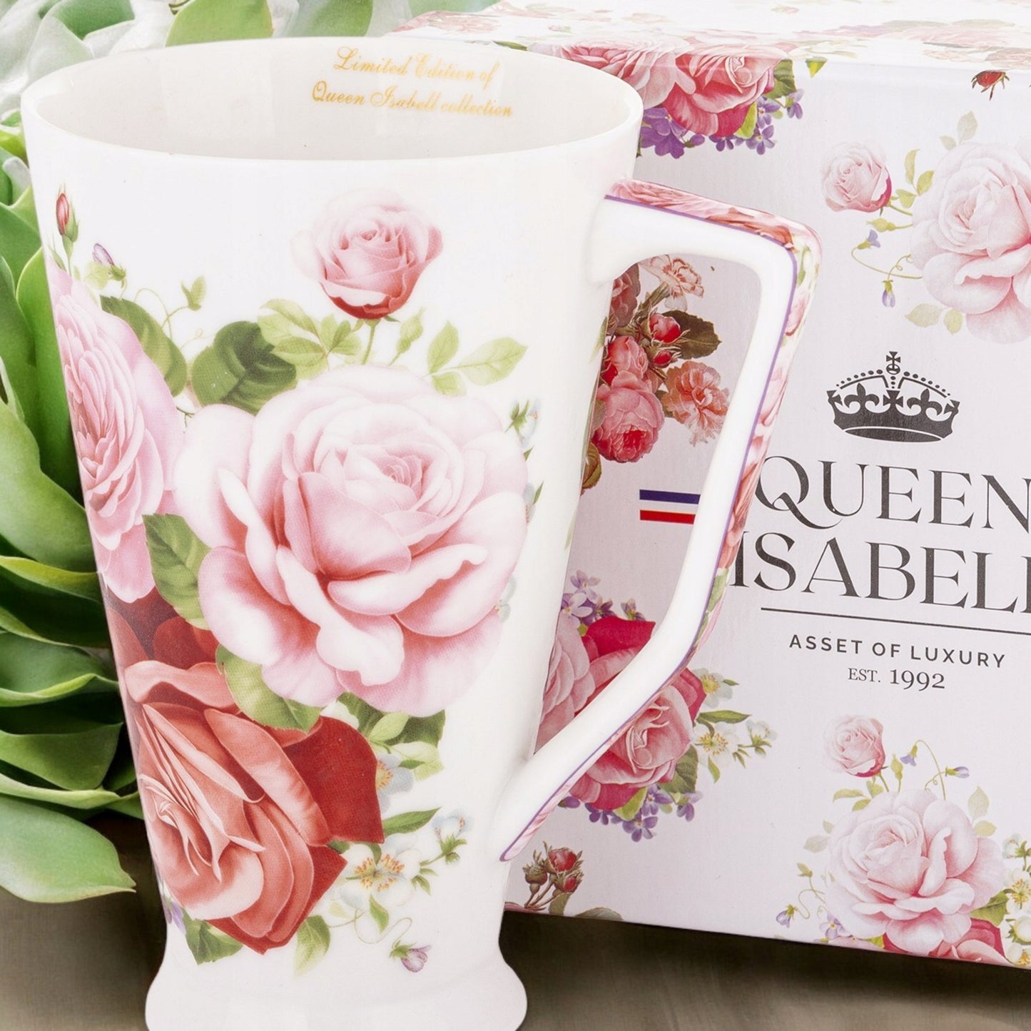 Kubek w kwiaty porcelanowy Queen Isabell w ozdobnym pudełku 500 ml