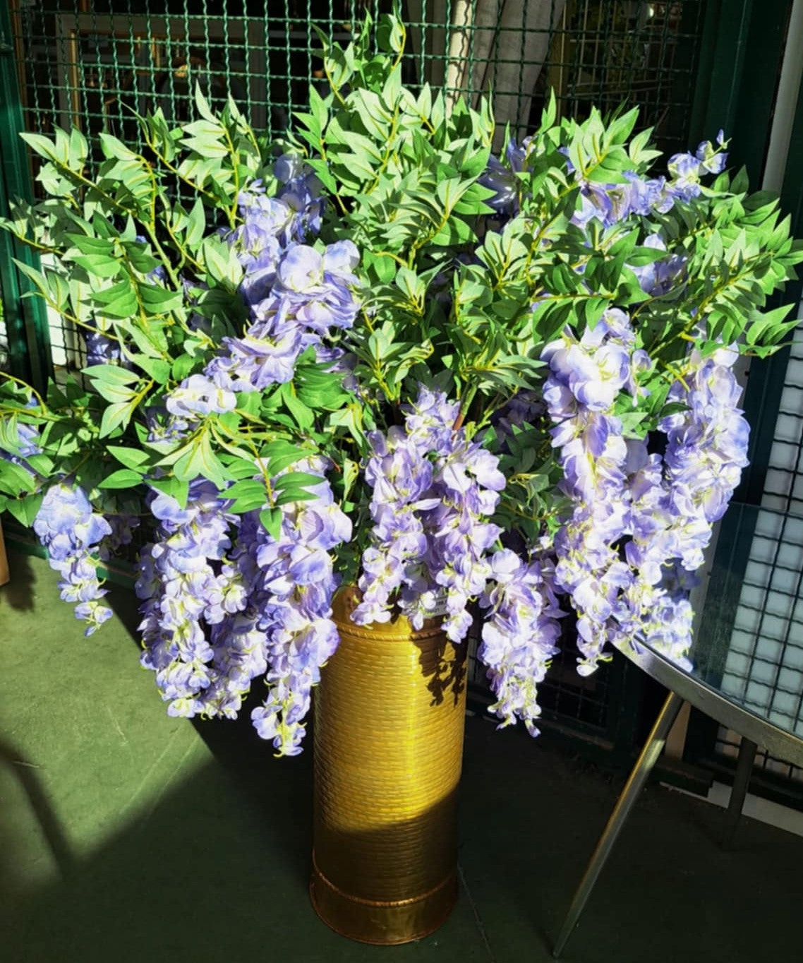 Sztuczna gałązka dekoracyjna wisteria wisząca kwiaty wisterii niebieska