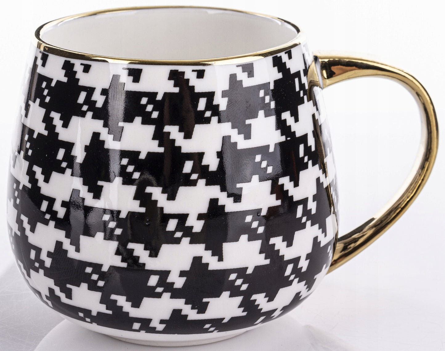 Kubek porcelanowy z zaparzaczem w pudełku w kratkę na prezent