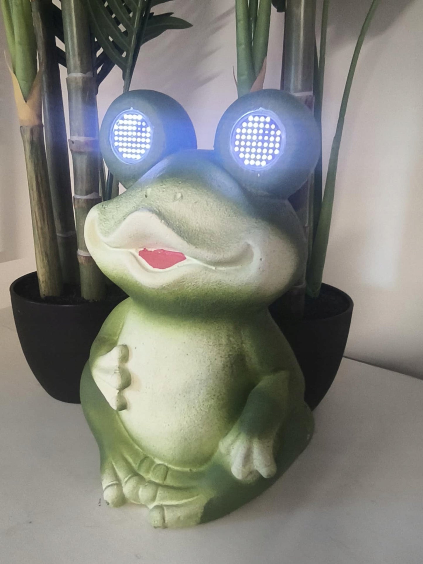 Solarna figurka Żaba lampa LED dekoracja ogrodowa z efektem ruchomych oczu