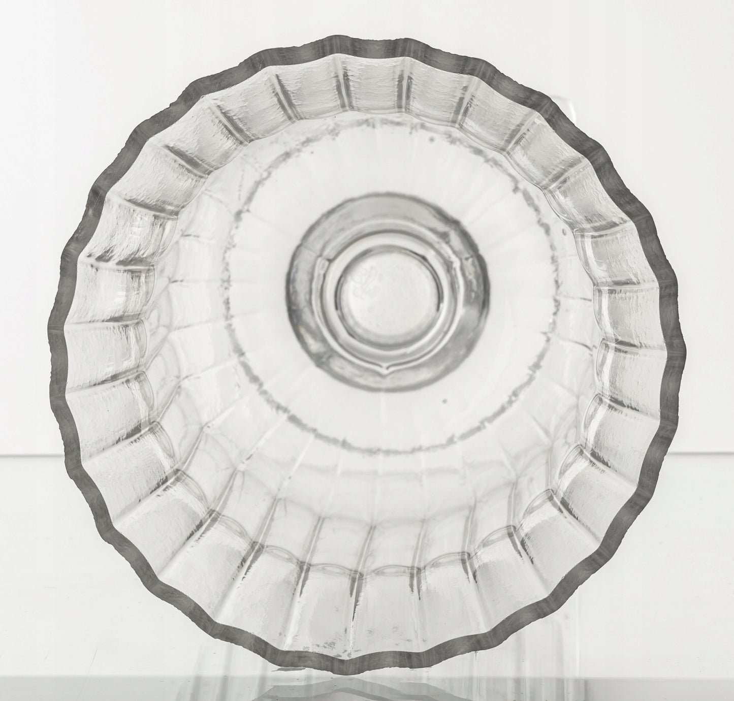 Szklany transparentny wazon na nóżce kielich ozdobny szkło 15,5 x 25,5cm