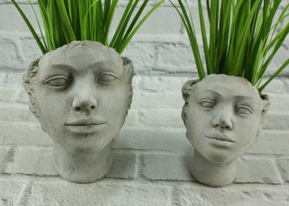 Osłonka betonowa głowa szara doniczka19 cm beton szary